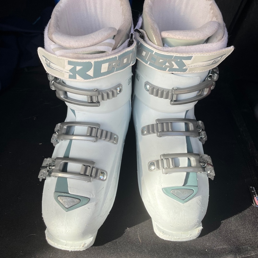 Roces adjustable junior ski boots